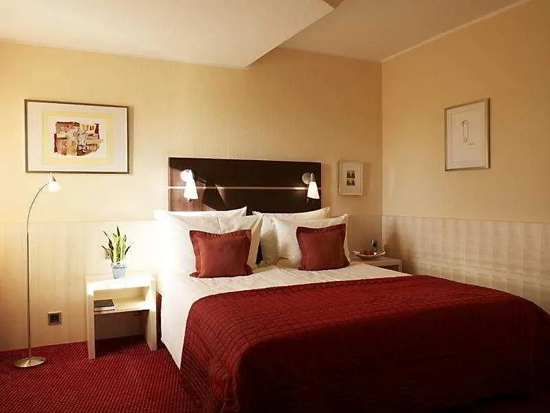 Hotel Uhu Garni Köln 3*,